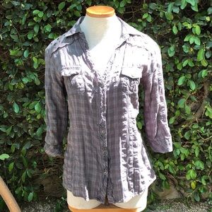 Button down blouse size M (It’ a small medium)